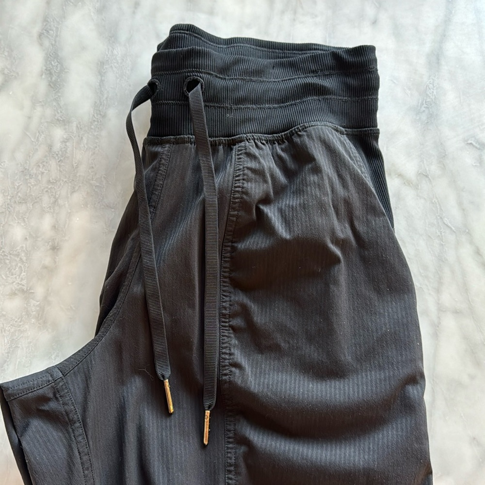 Lululemon dance studio joggers in black, size 6